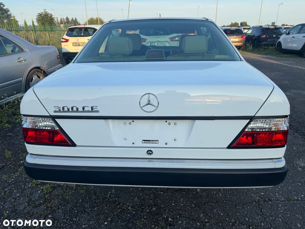 Mercedes-Benz Klasa E 320 - 6