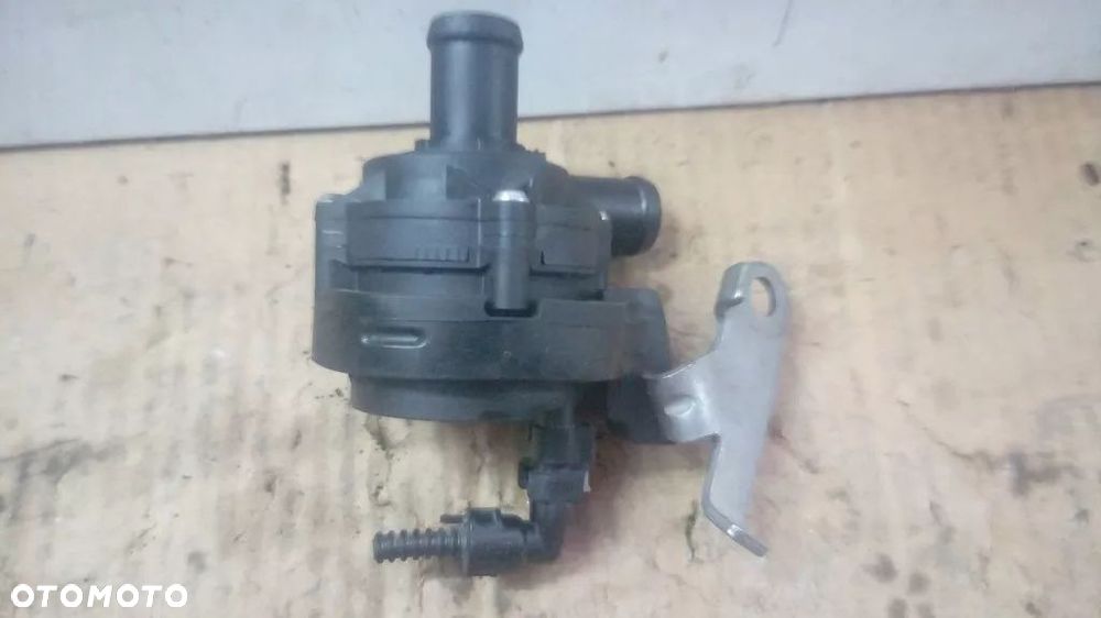 POMPKA WODY GOLF VII PASSAT B8 2.0 TDI 5Q0965567J - 2