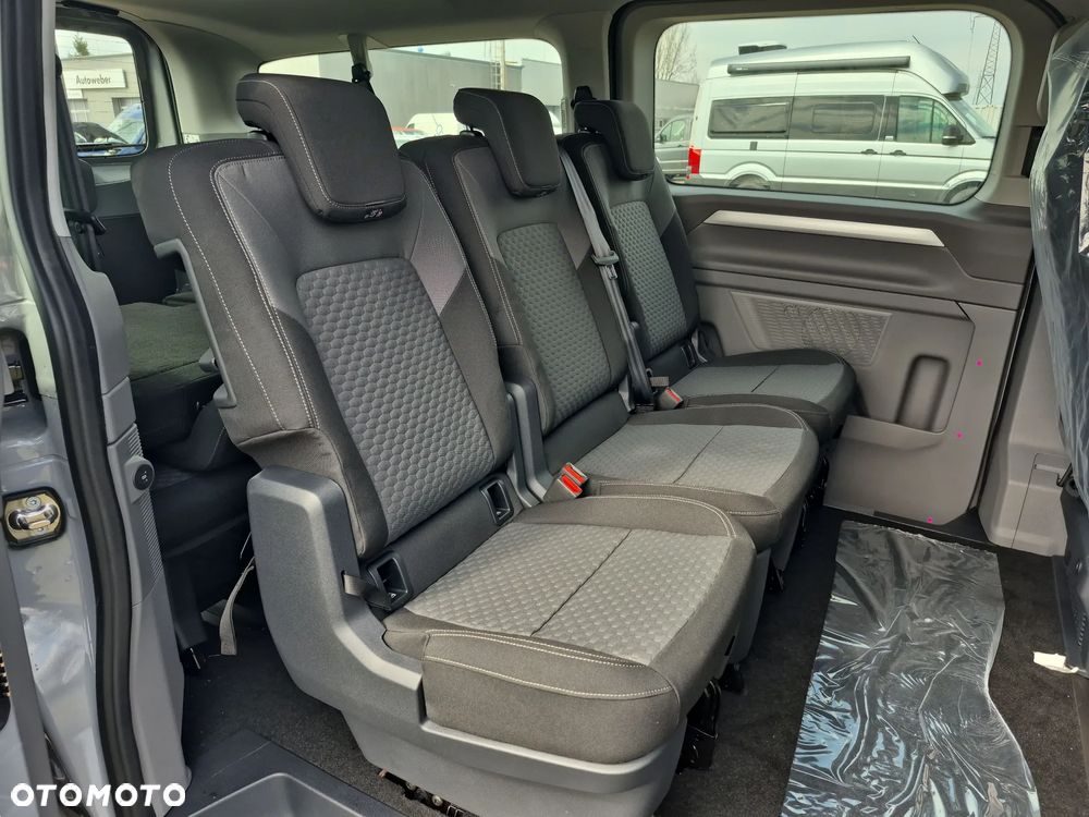 Volkswagen Caravelle - 11