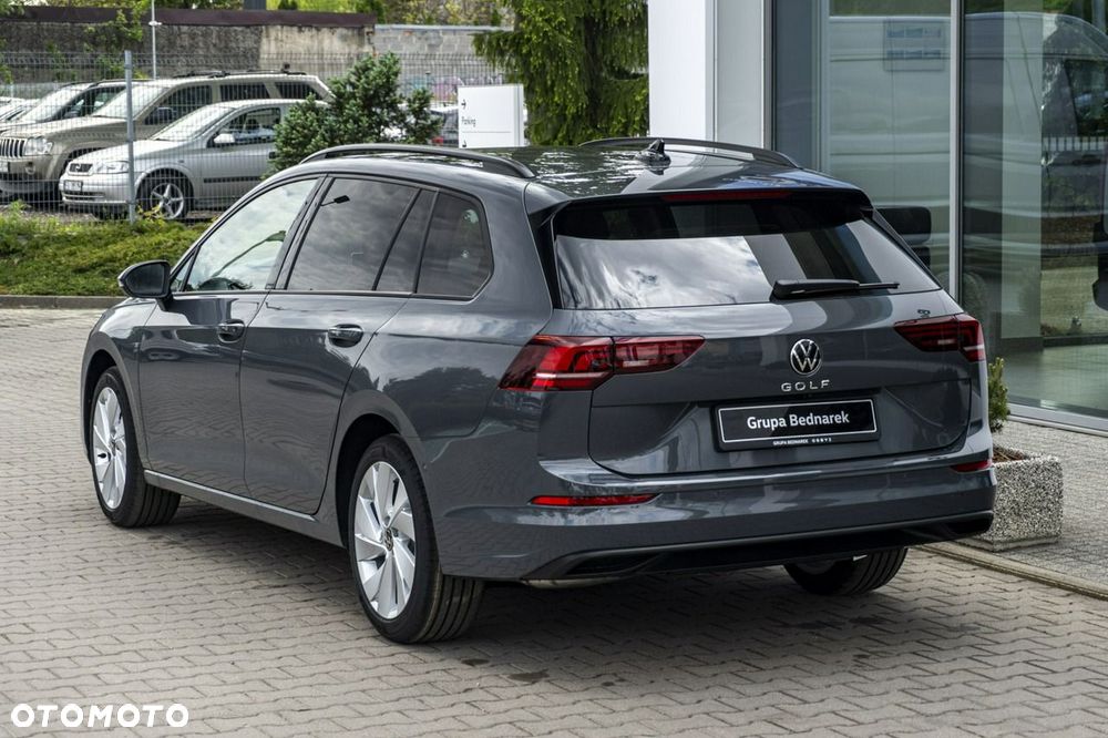Volkswagen Golf - 8