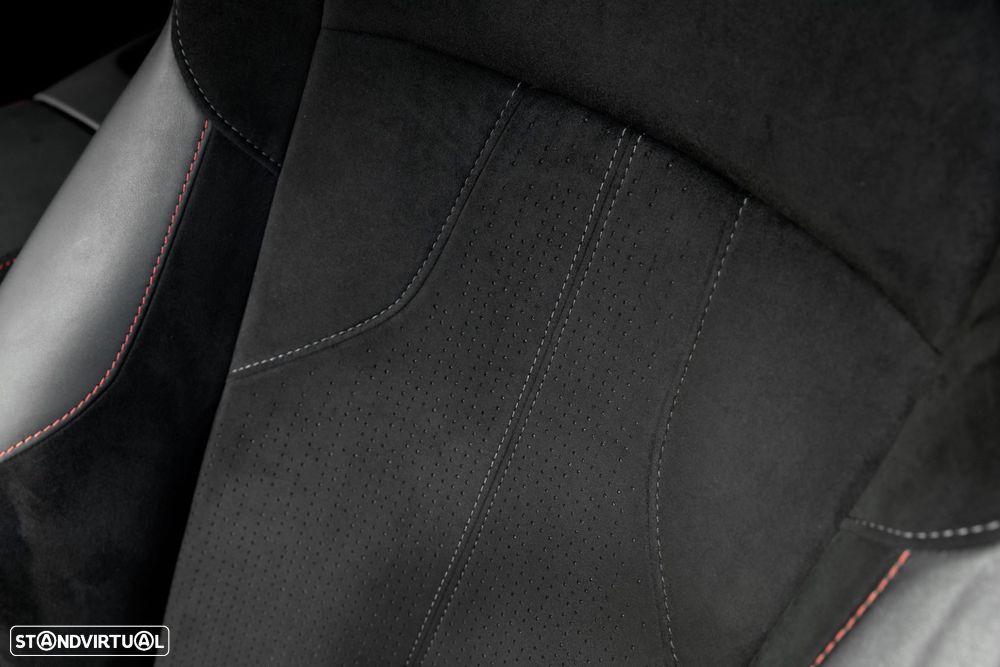 Aston Martin Vantage Coupe V8 - 34