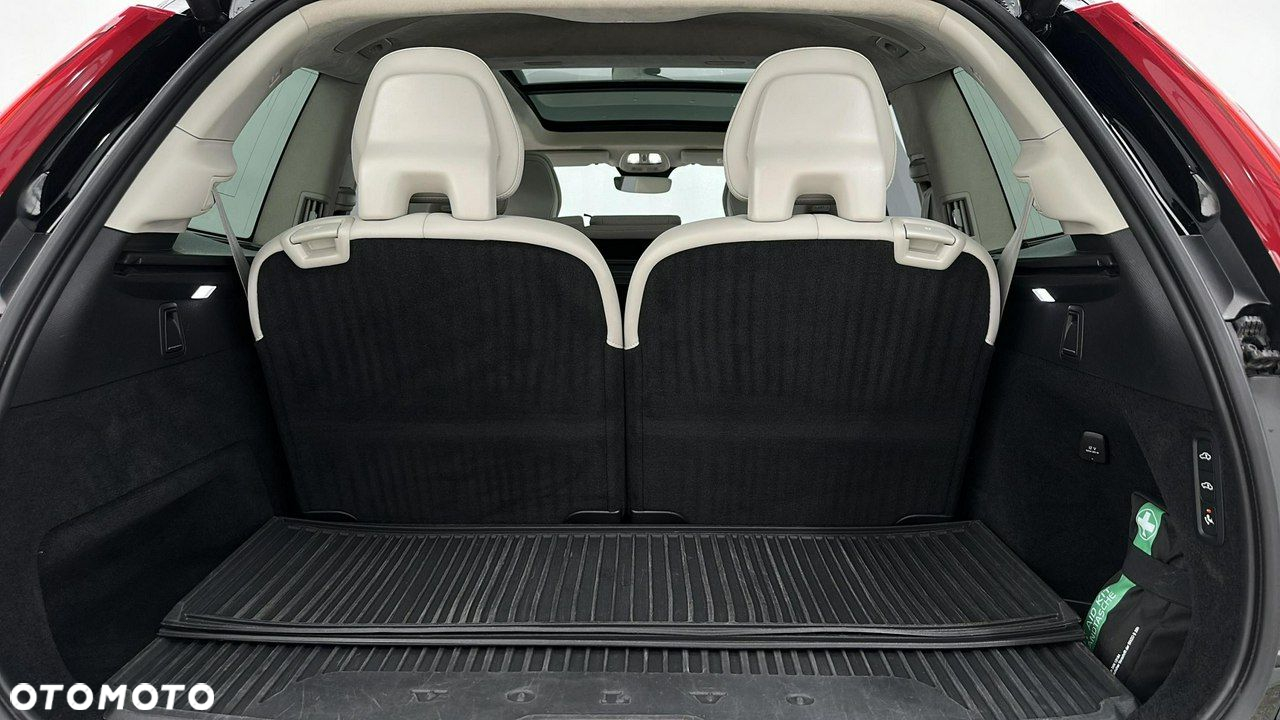 Volvo XC 90 T8 AWD Plug-In Hybrid Ultimate Dark 7os - 11