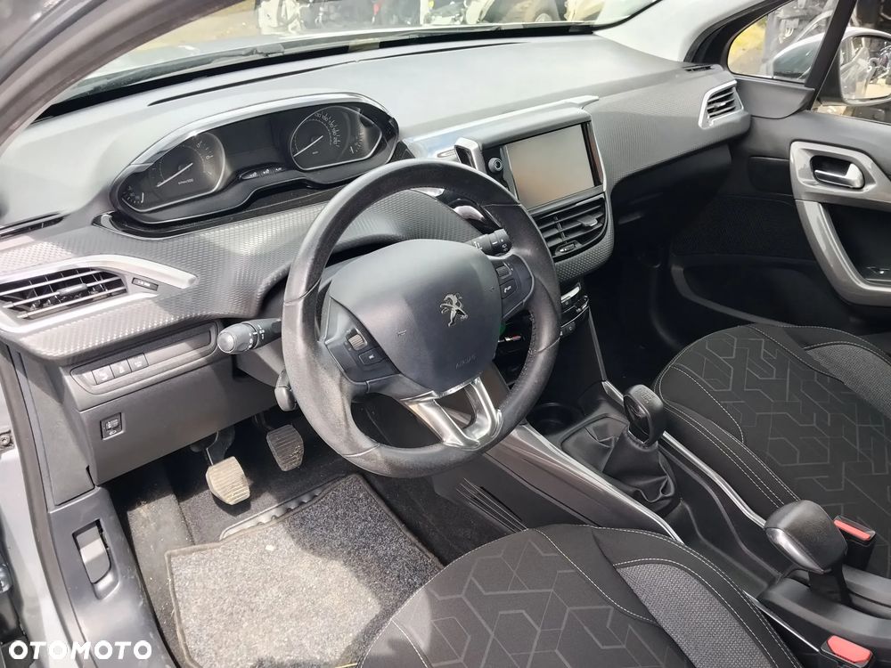 Peugeot 2008 1.2 Pure Tech Active S&S - 5