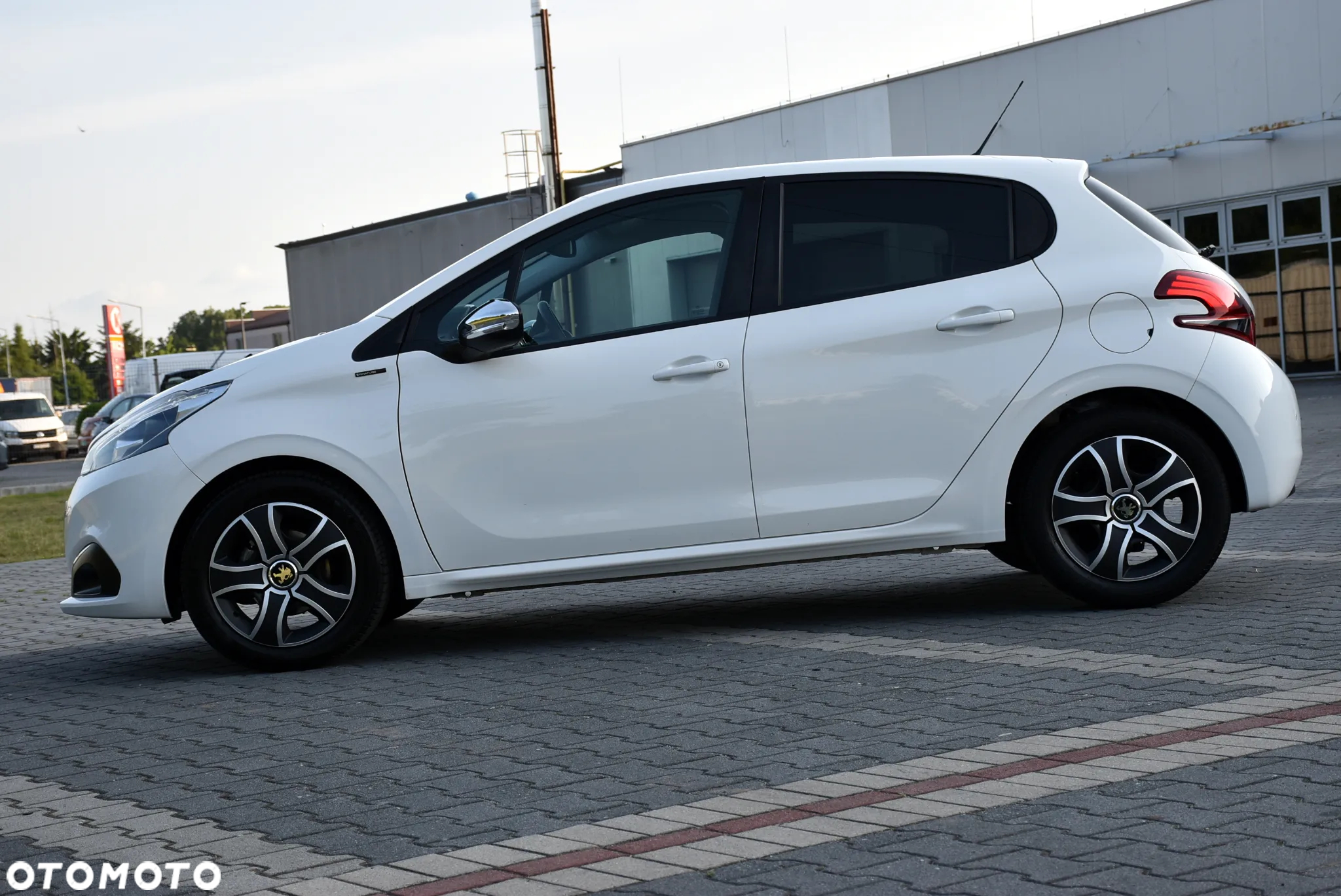 Peugeot 208 - 17