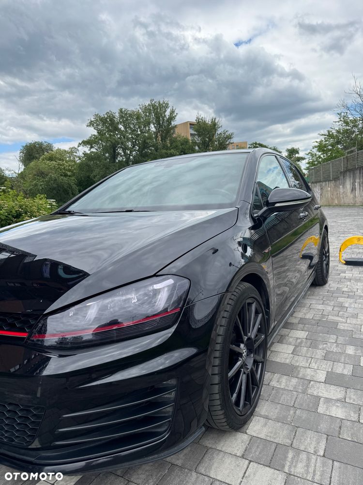 Volkswagen Golf - 2