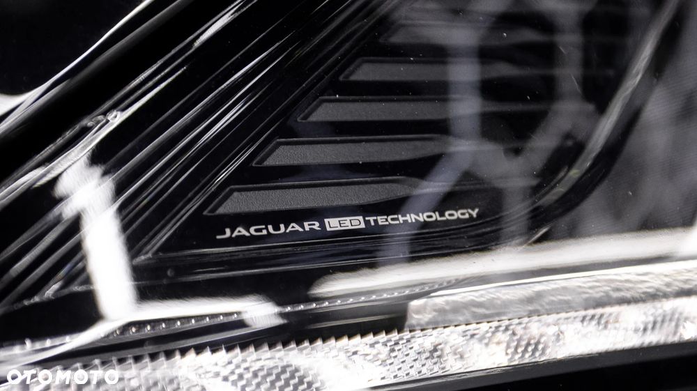Jaguar E-Pace 2.0 i4D FWD R-Dynamic S - 12