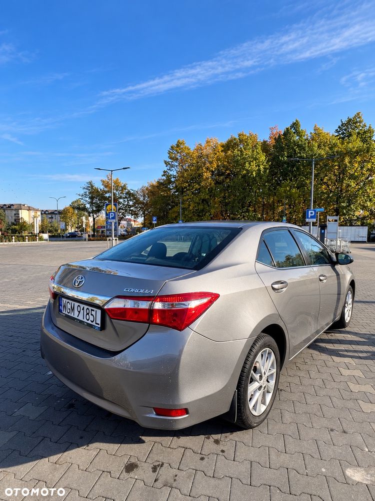 Toyota Corolla 1.6 Premium + - 5