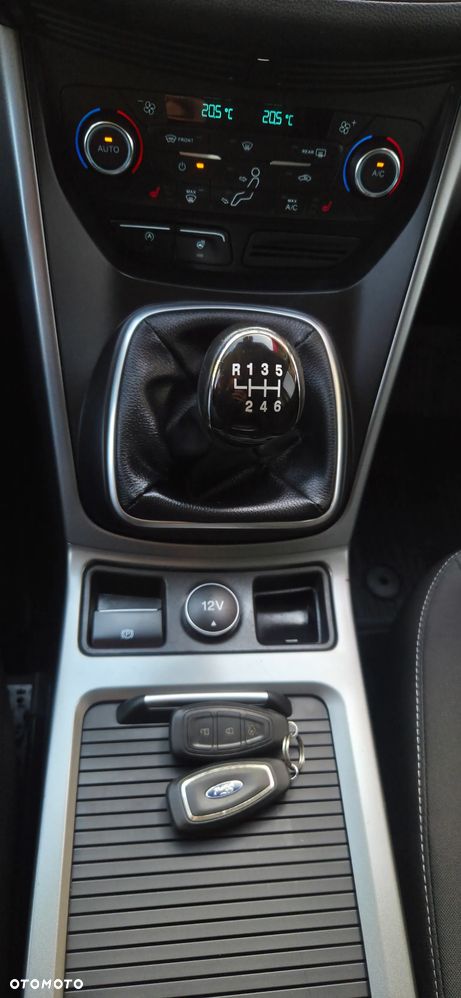 Ford Kuga 1.5 EcoBoost 2x4 Titanium - 26