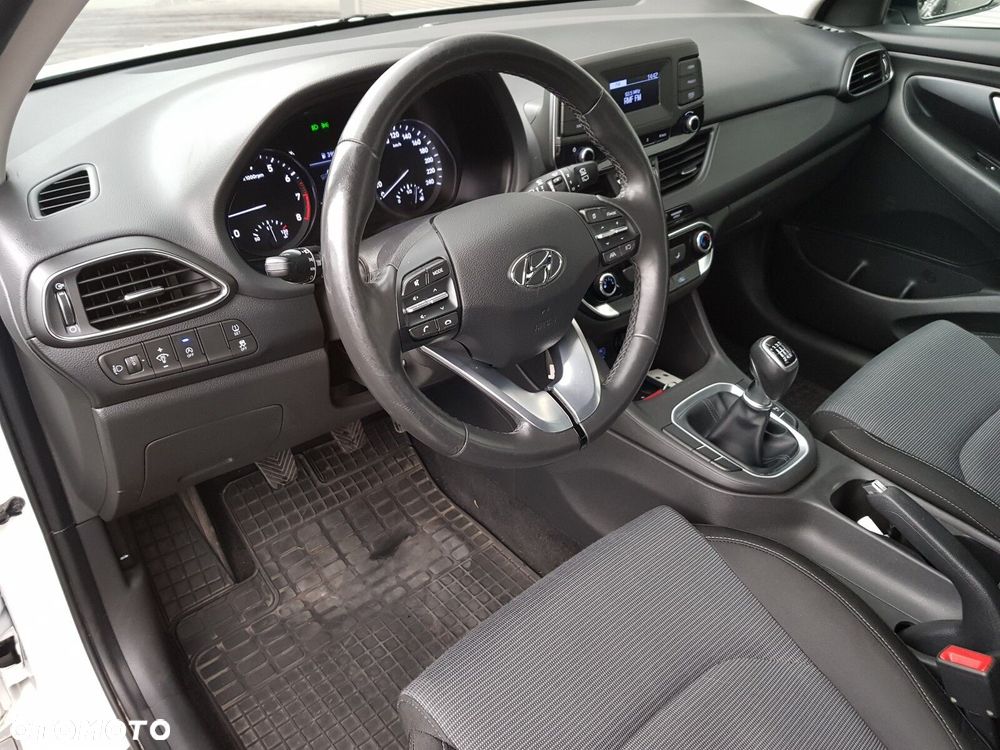 Hyundai i30 1.5 DPI Classic + - 15