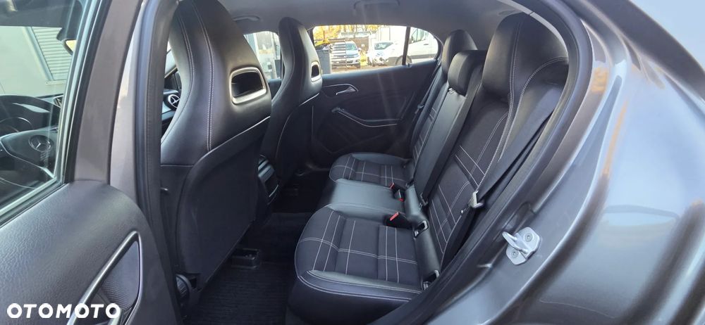 Mercedes-Benz GLA 250 7G-DCT StreetStyle - 27