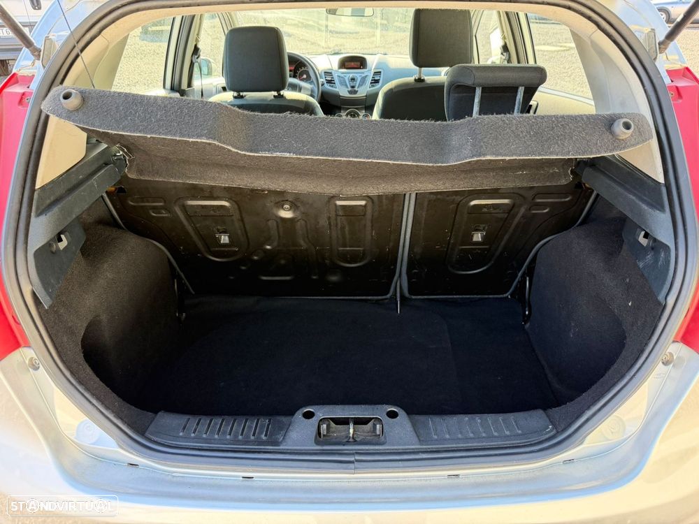 Ford Fiesta 1.4 TDCI Techno - 24