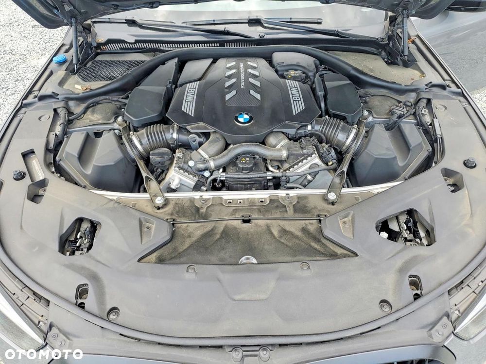 BMW Seria 8 - 12