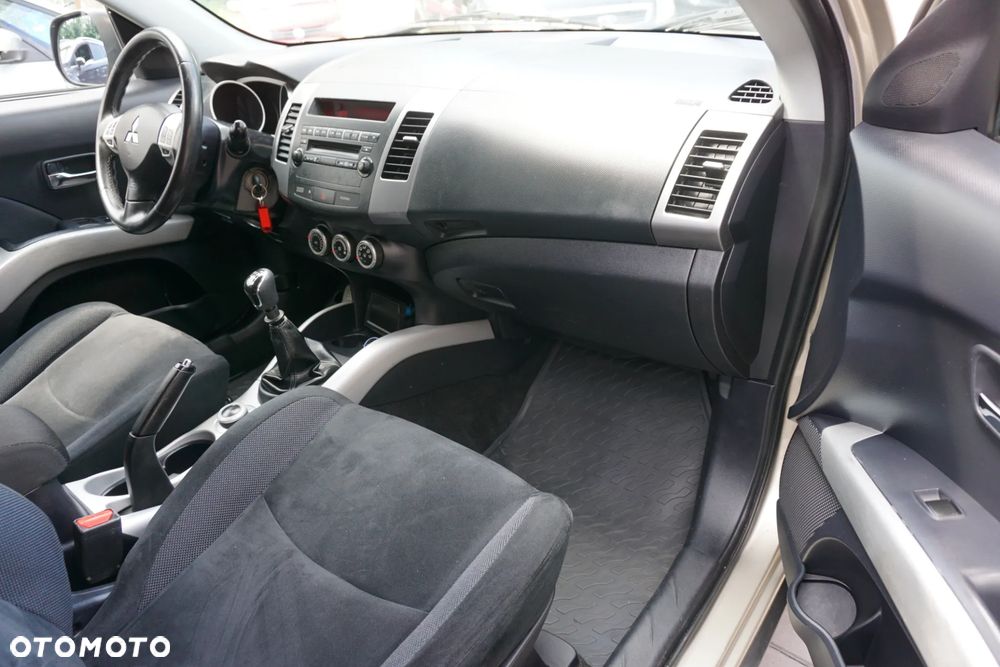Mitsubishi Outlander 2.0 DID Instyle - 15
