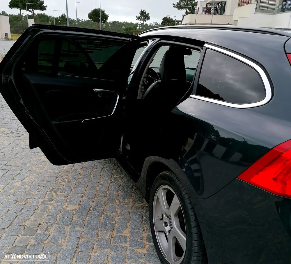 Volvo V60 1.6 D2 Momentum Eco - 17