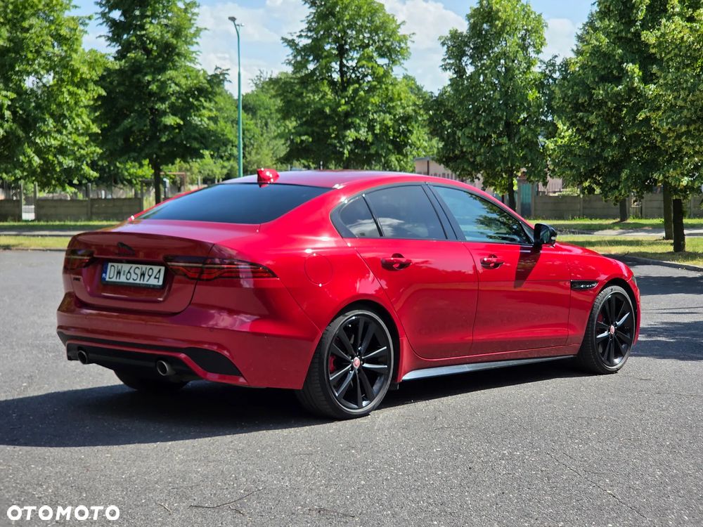 Jaguar XE 2.0 P250 R-Dynamic Black - 6