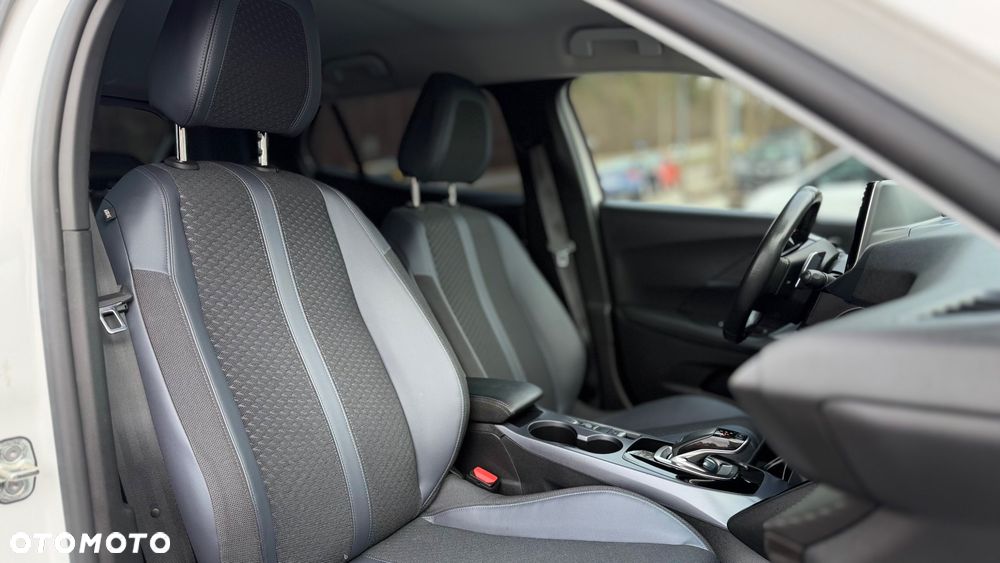 Peugeot 2008 PureTech 130 EAT8 GT - 17