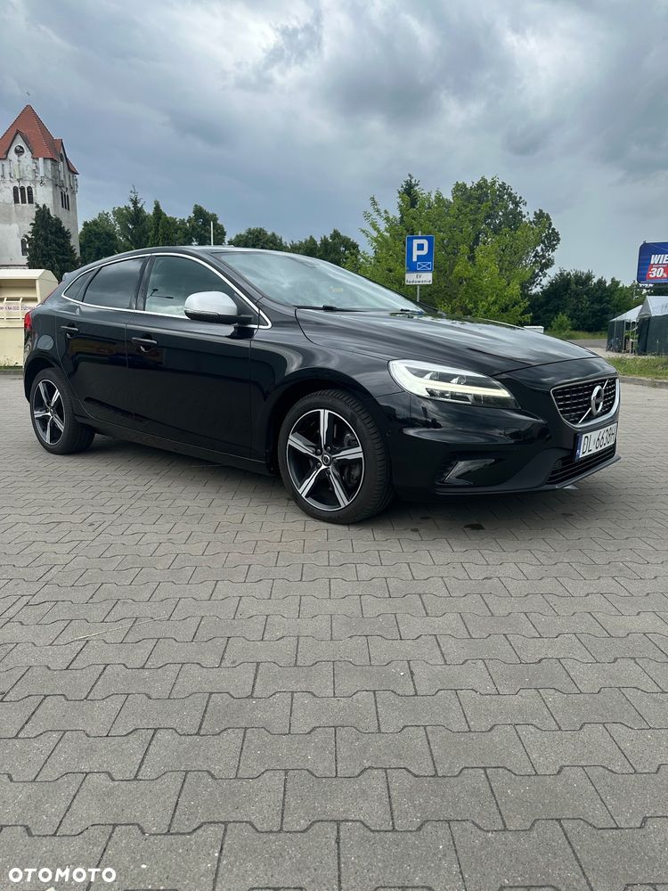 Volvo V40 T3 Drive-E R-Design Momentum - 1