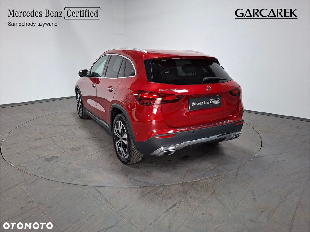 Mercedes-Benz GLA 200 mHEV Progressive 7G-DCT - 4