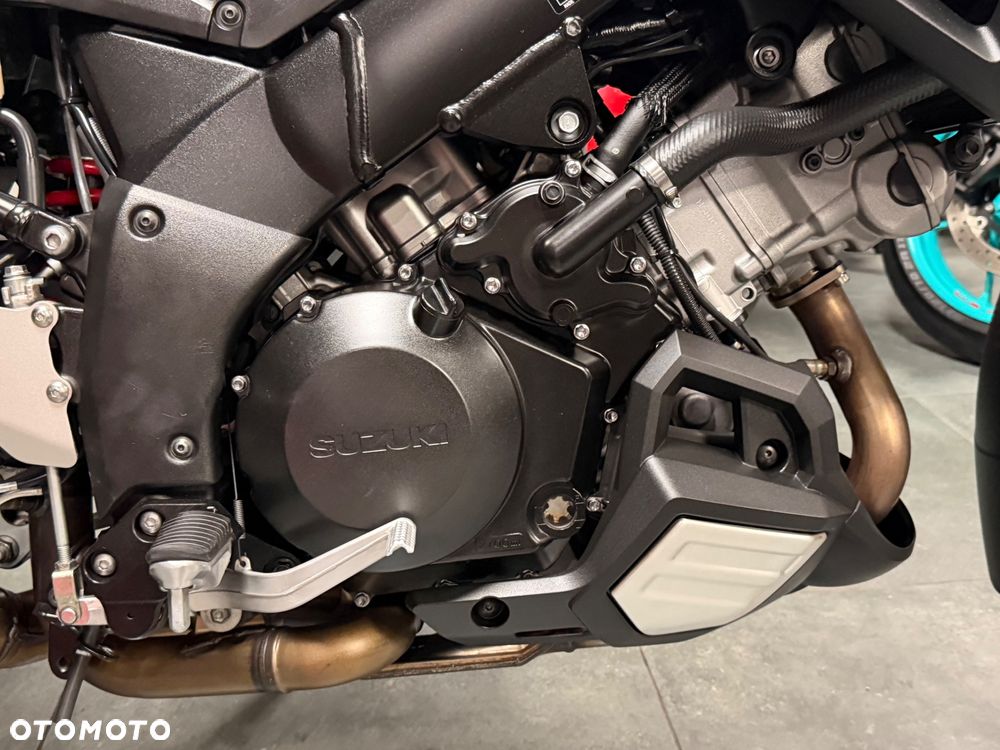 Suzuki V-STROM - 16