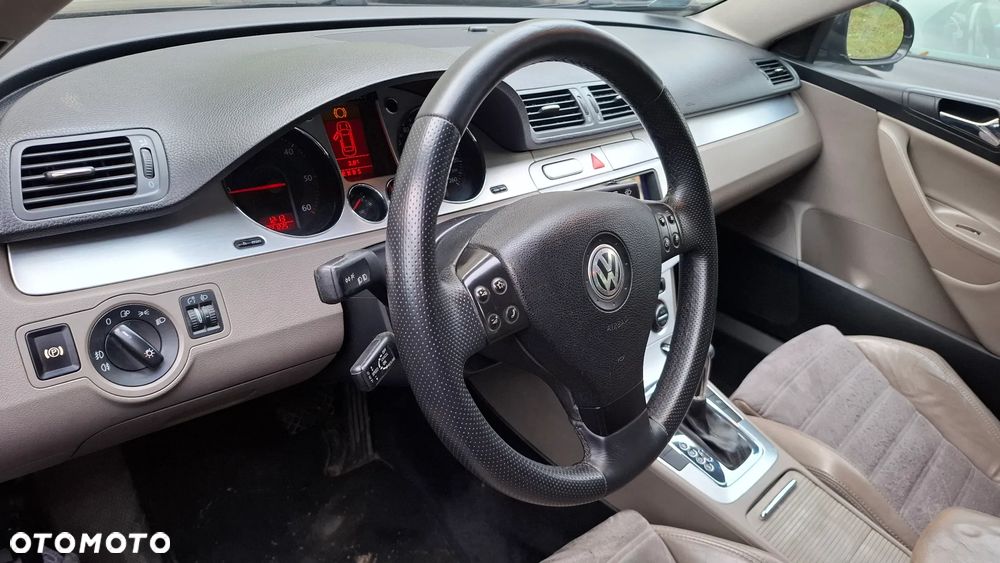 Volkswagen Passat 2.0 TDI DPF DSG Highline - 31