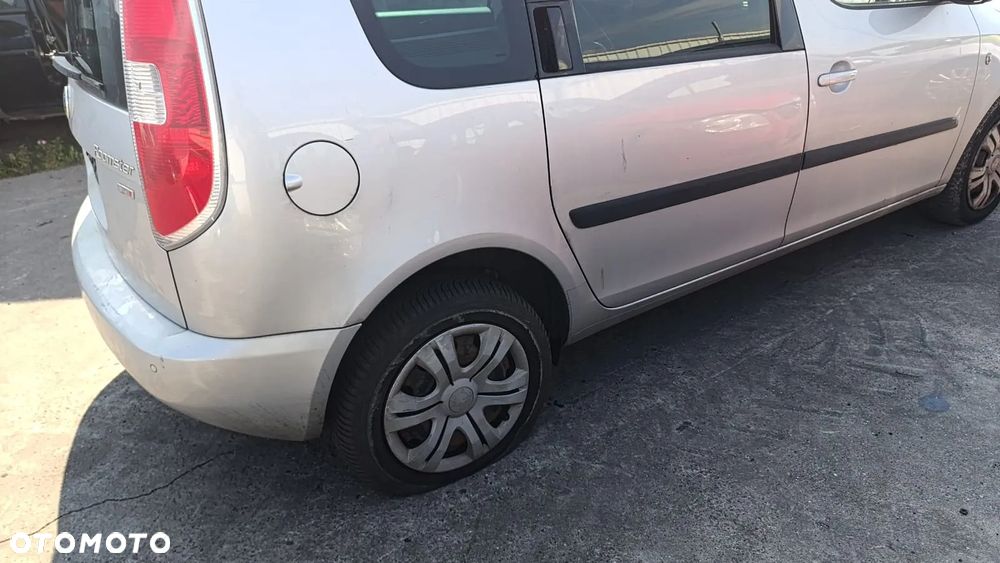 35486 skoda roomster fl na części 1.6 TDI CAYC 105 km skrzynia MZL lakier LA7W - 16