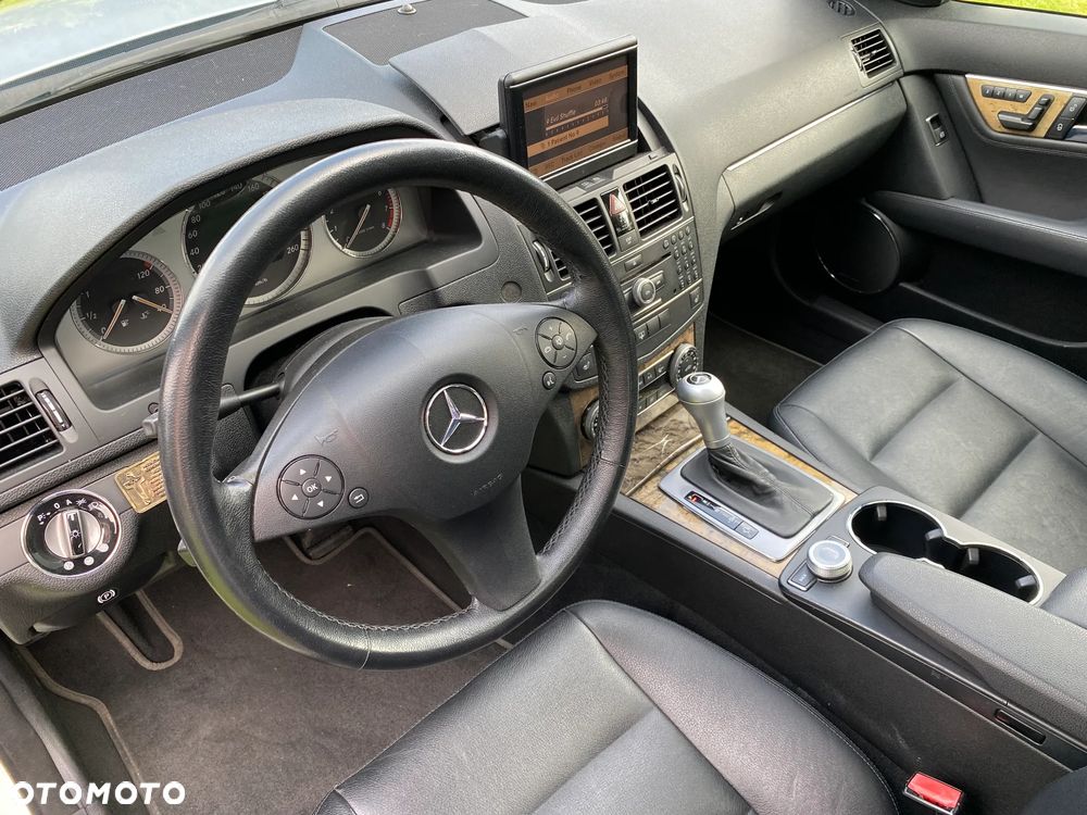 Mercedes-Benz Klasa C 300 Avantgarde 4-Matic - 22