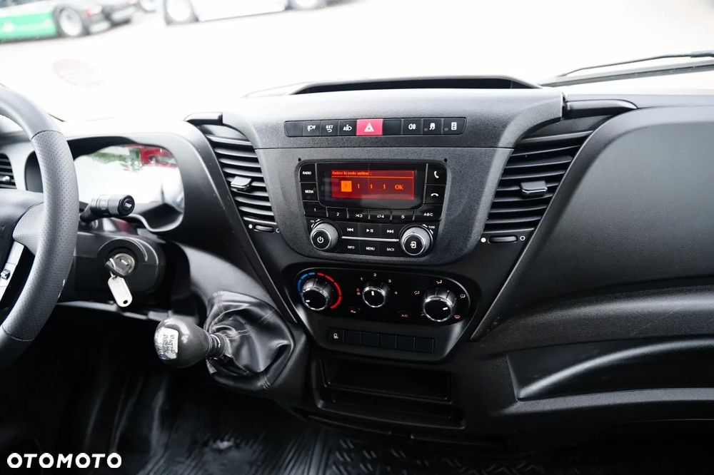 Iveco DAILY 35-150 / CHŁODNIA / THERMO KING V- 30 / MANUAL / BLIŹNIAK / 3 MIEJSCA / - 28