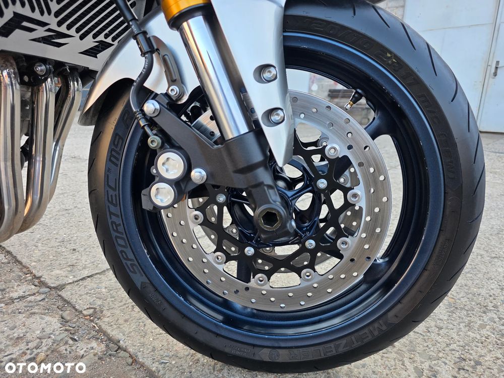 Yamaha FZ - 20