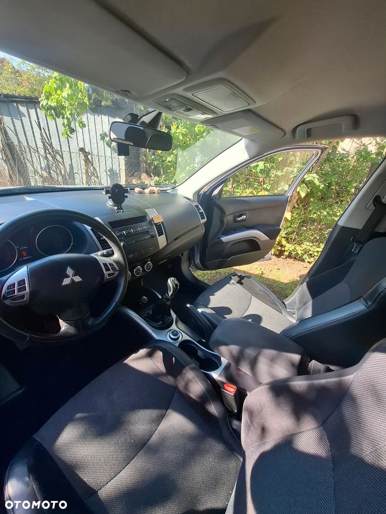 Mitsubishi Outlander 2.4 4WD Intense - 9