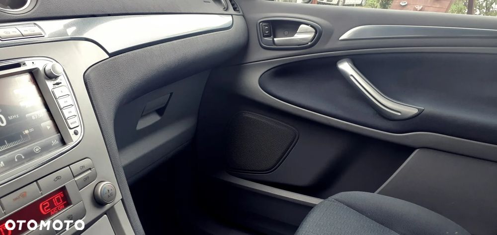 Ford Galaxy 2.0 Concept - 32