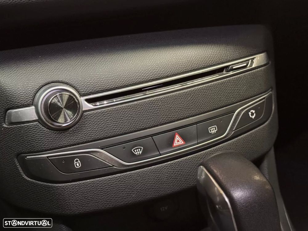 Peugeot 308 1.2 PureTech Allure - 18