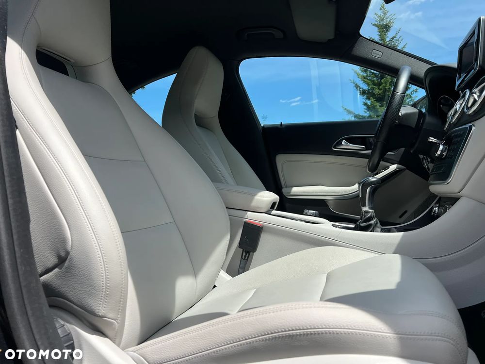 Mercedes-Benz CLA 200 Urban - 22