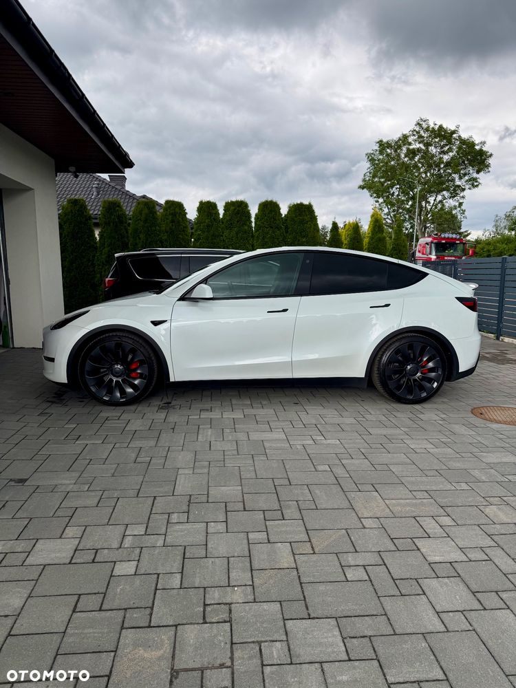 Tesla Model Y Performance AWD - 8
