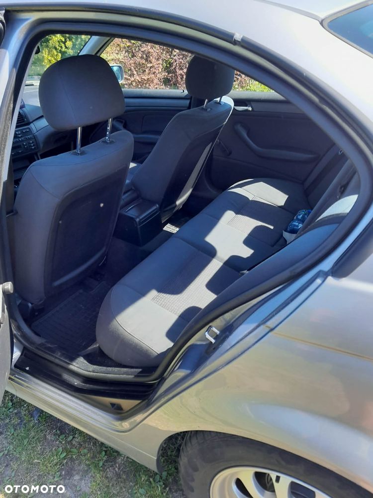 BMW Seria 3 316i - 11