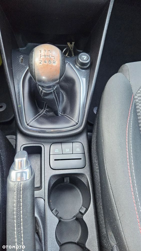 Ford Fiesta 1.0 EcoBoost STart-Stop ST-LINE - 24
