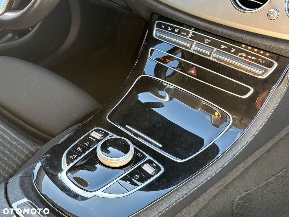 Mercedes-Benz Klasa E 300 de 9G-TRONIC Exclusive - 18