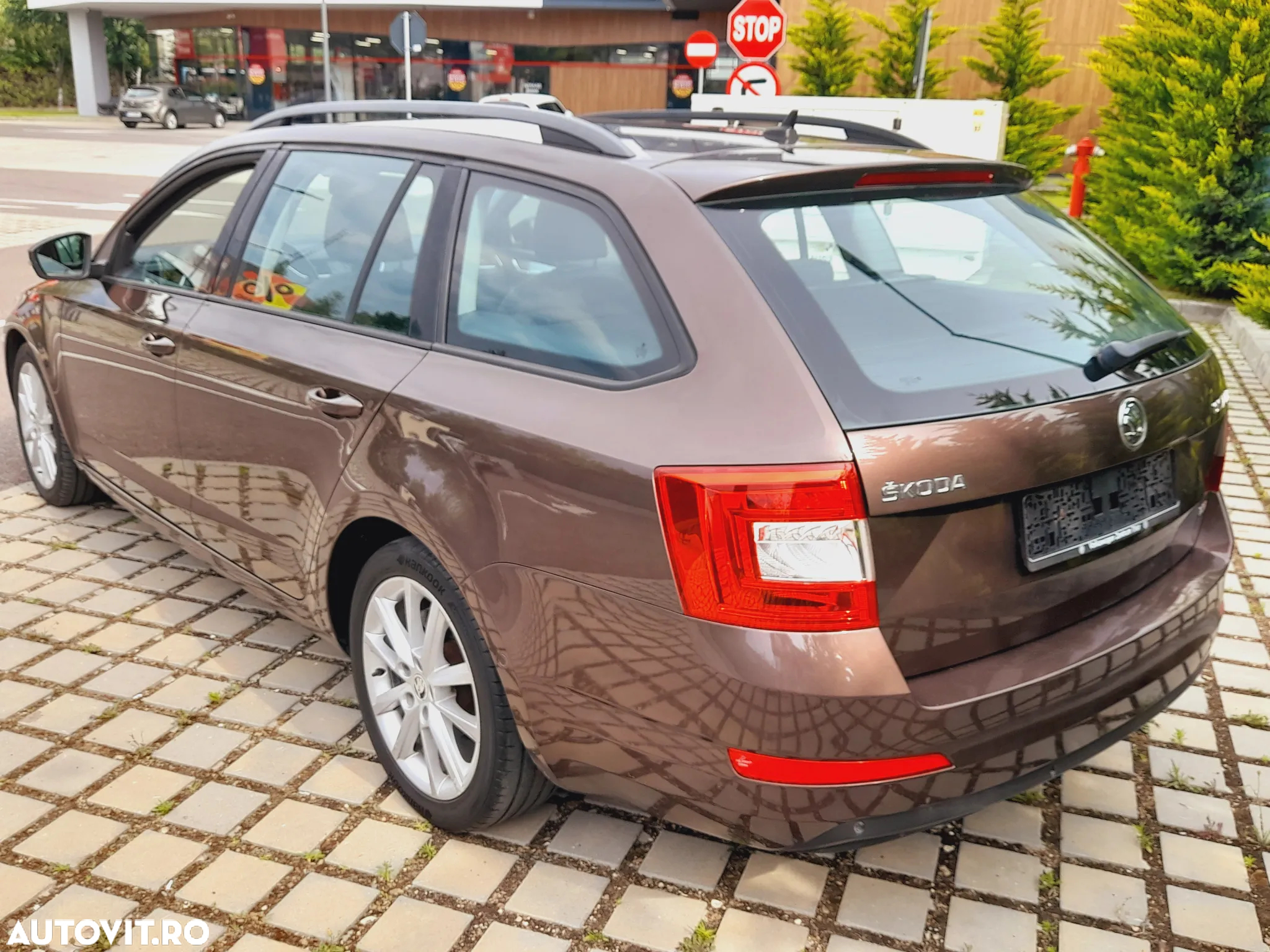 Skoda Octavia Combi 2.0 TDI DSG Premium Edition - 3