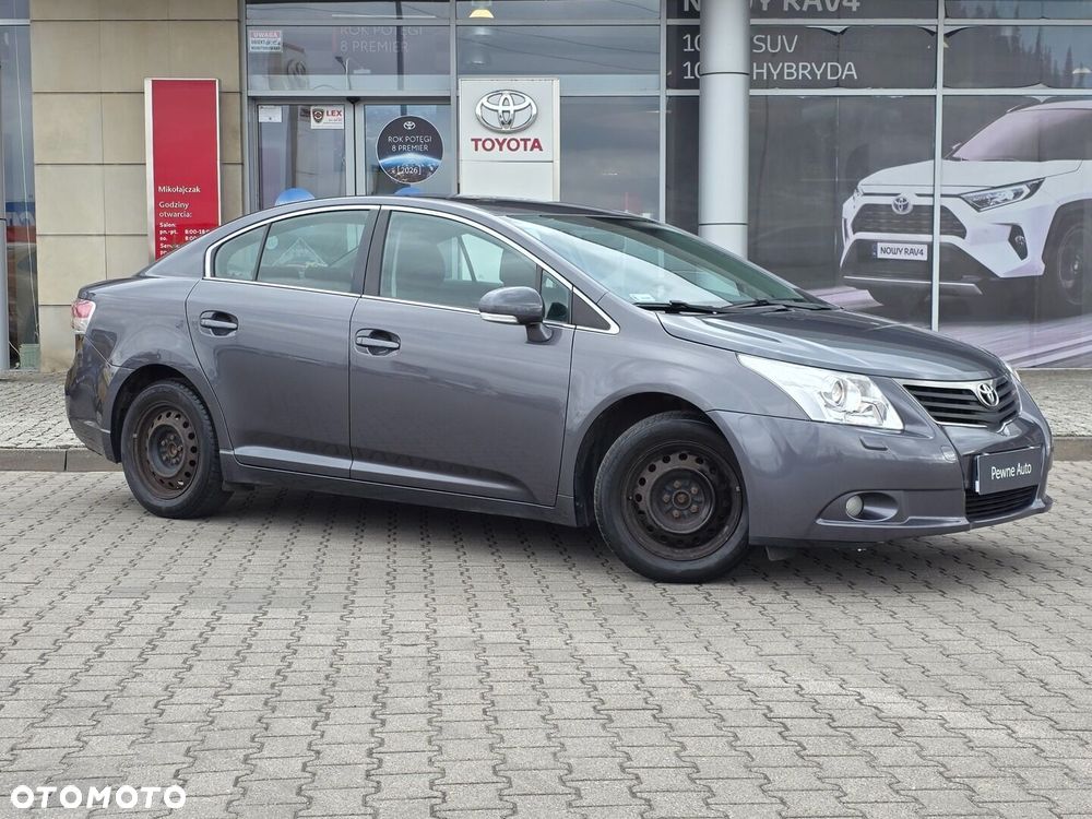 Toyota Avensis 1.6 Luna - 1