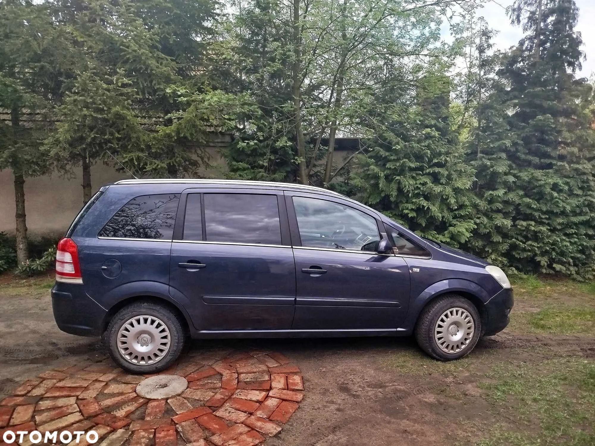 Opel Zafira 1.8 Cosmo - 1