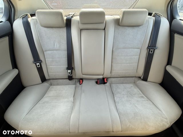 Toyota Avensis 2.0 D-4D Premium - 9