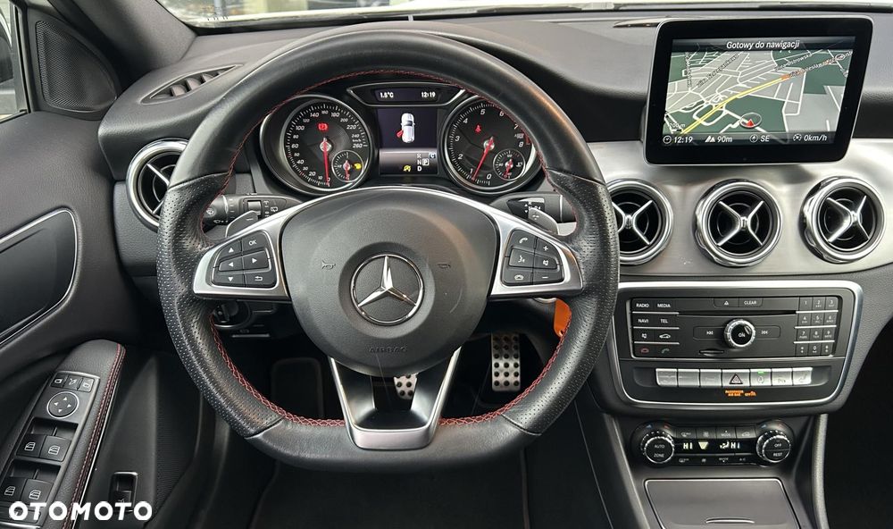 Mercedes-Benz GLA 200 7G-DCT AMG Line - 20