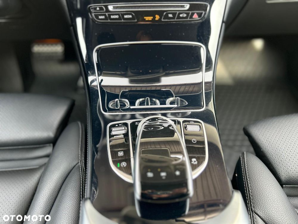 Mercedes-Benz GLC 220 d 4Matic 9G-TRONIC AMG Line - 25