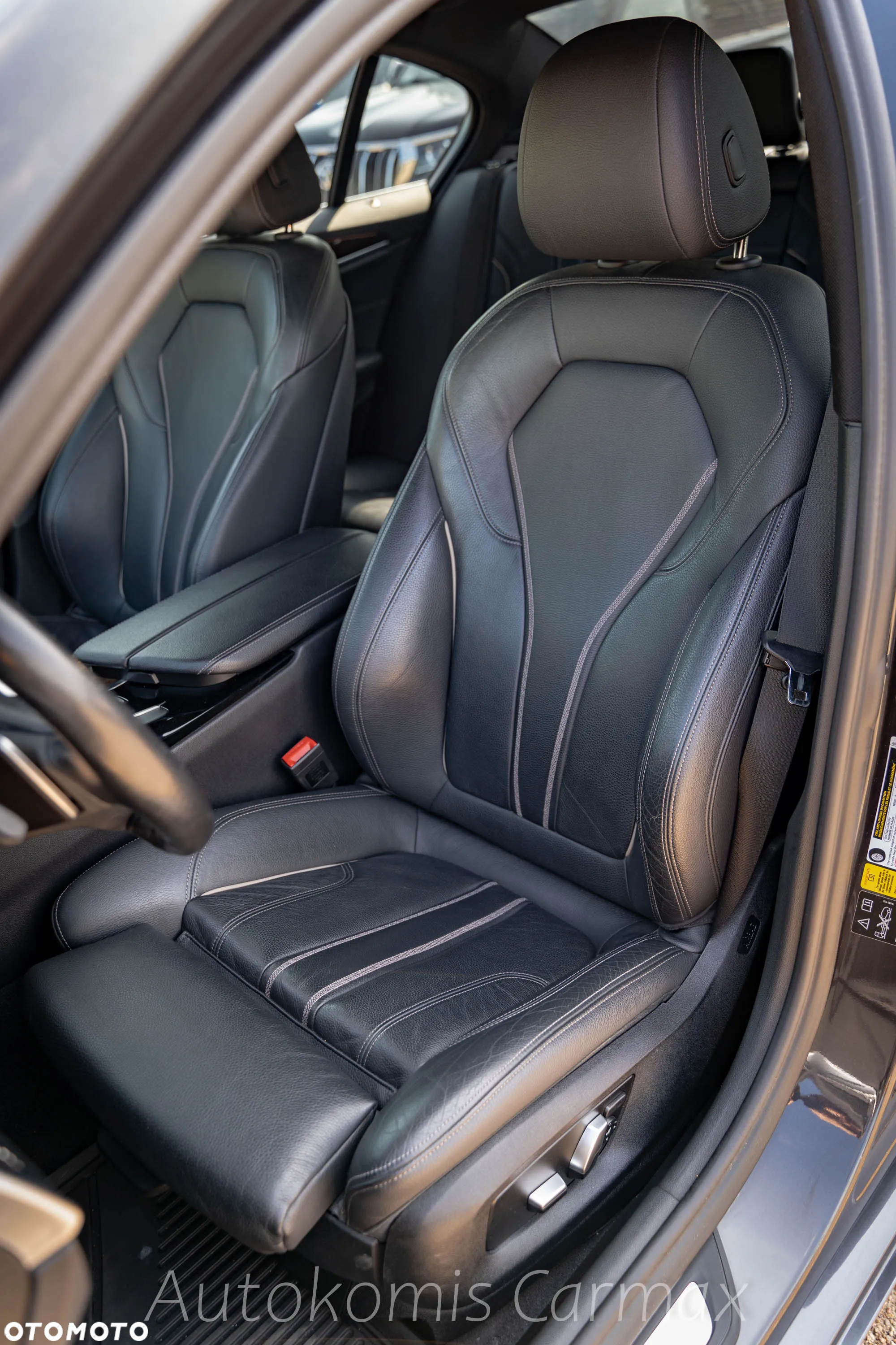 BMW Seria 5 540i xDrive - 16