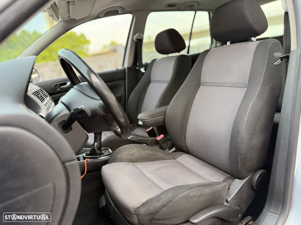 VW Golf 1.4i 25 Anos - 8