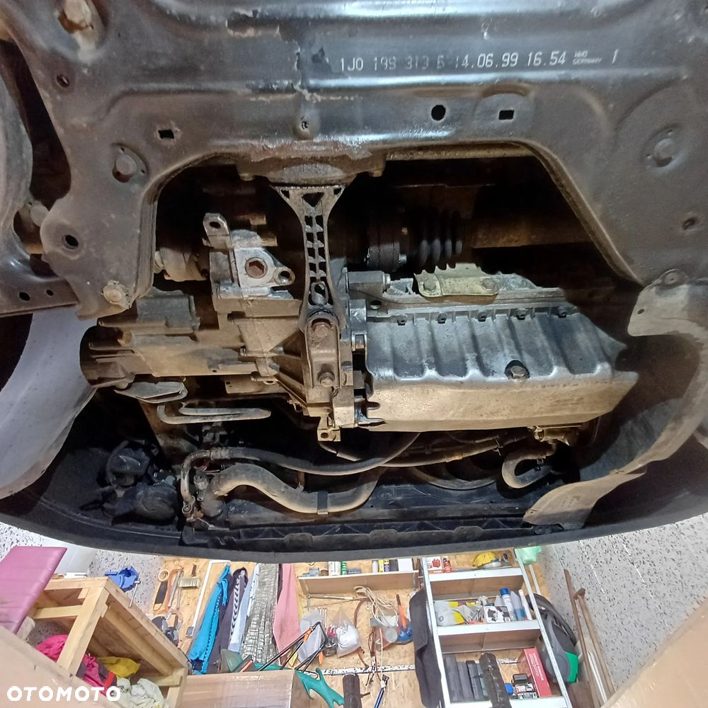 Volkswagen Golf 1.6 - 22