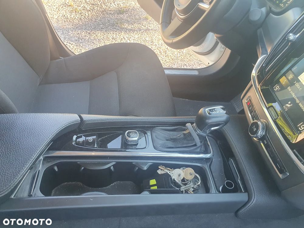Volvo S90 D4 Momentum - 24