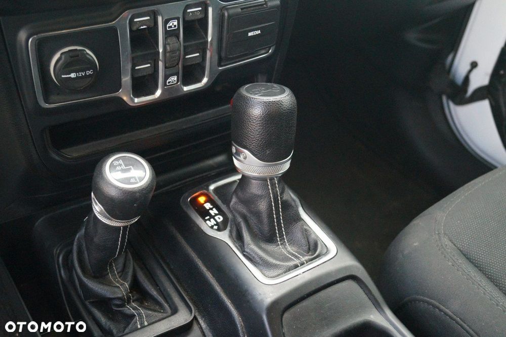 Jeep Wrangler - 19