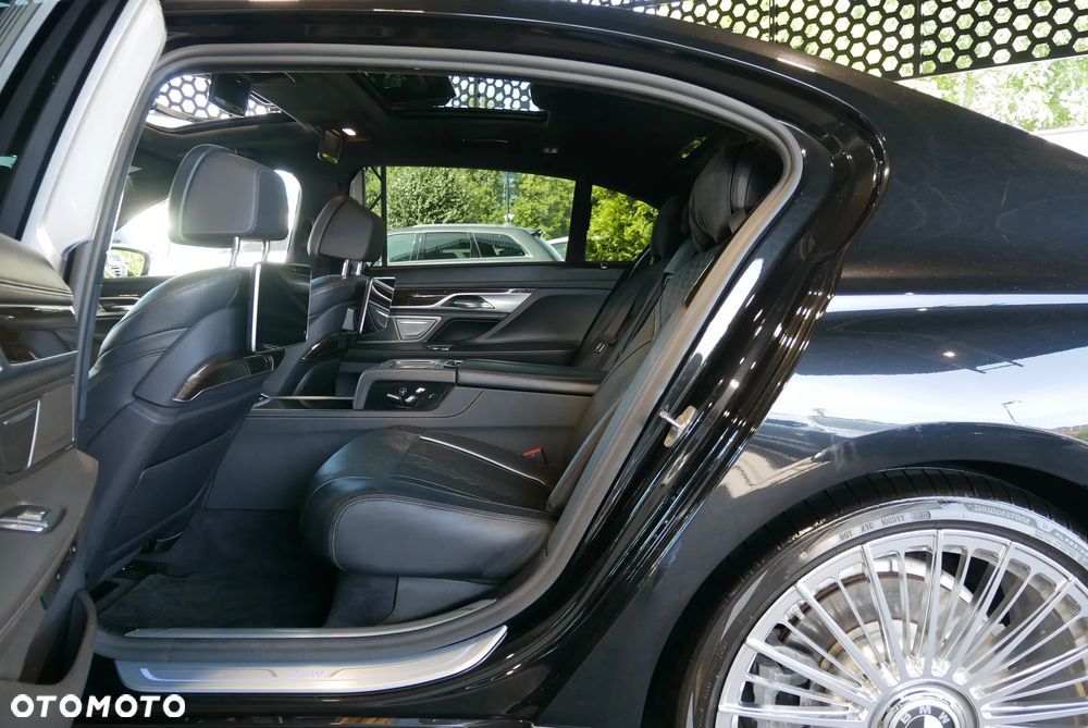 BMW Seria 7 750Li xDrive - 10