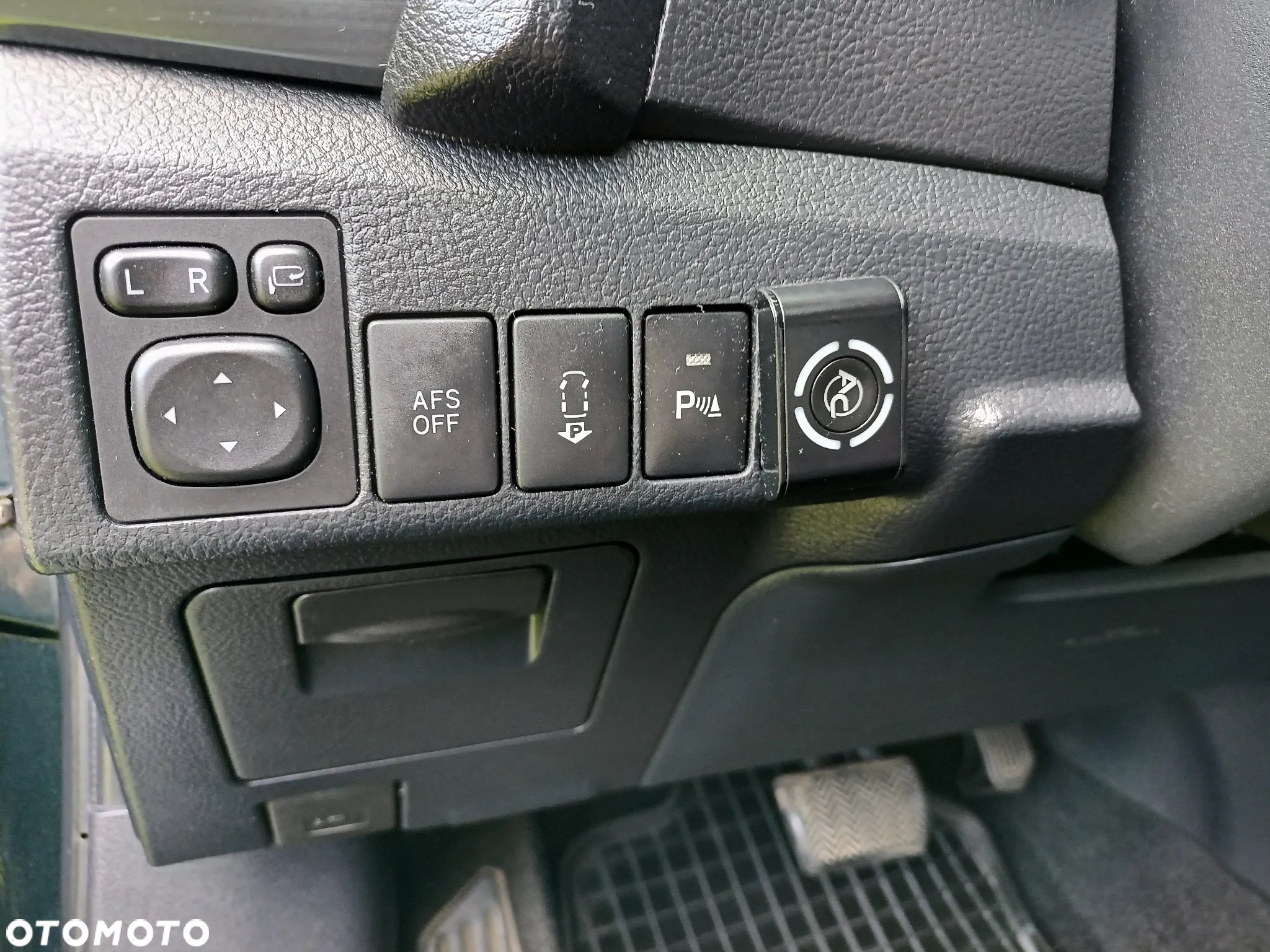Toyota Auris Hybrid 135 Prestige - 9