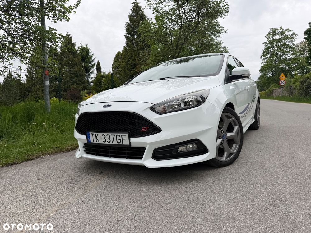 Ford Focus 2.0 EcoBoost ST mit Leder-Sport-Paket - 1